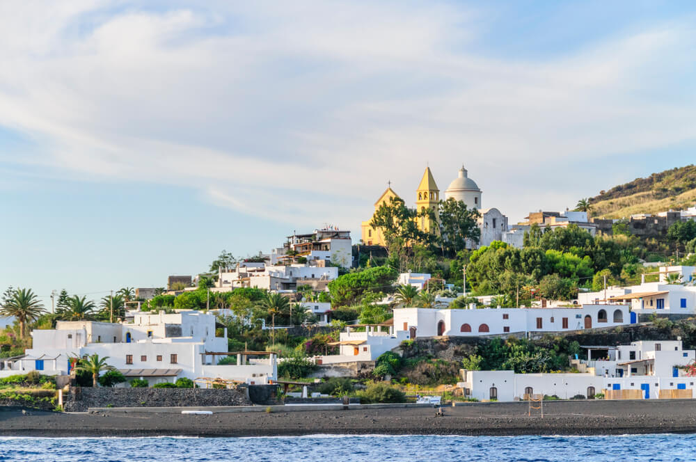 Tour delle Isole Eolie tra Mare, Natura e Relax 9