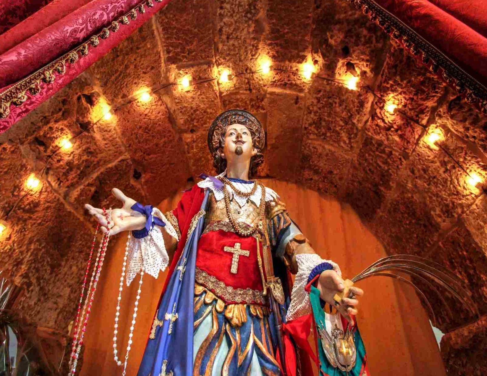 1° Maggio da vivere in Sardegna: la grande sfilata di Sant'Efisio tra petali e nuraghi 4