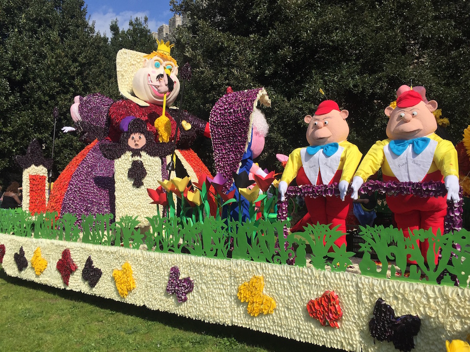 La festa del Tulipano a Castiglion del Lago con parata di carri allegorici 2