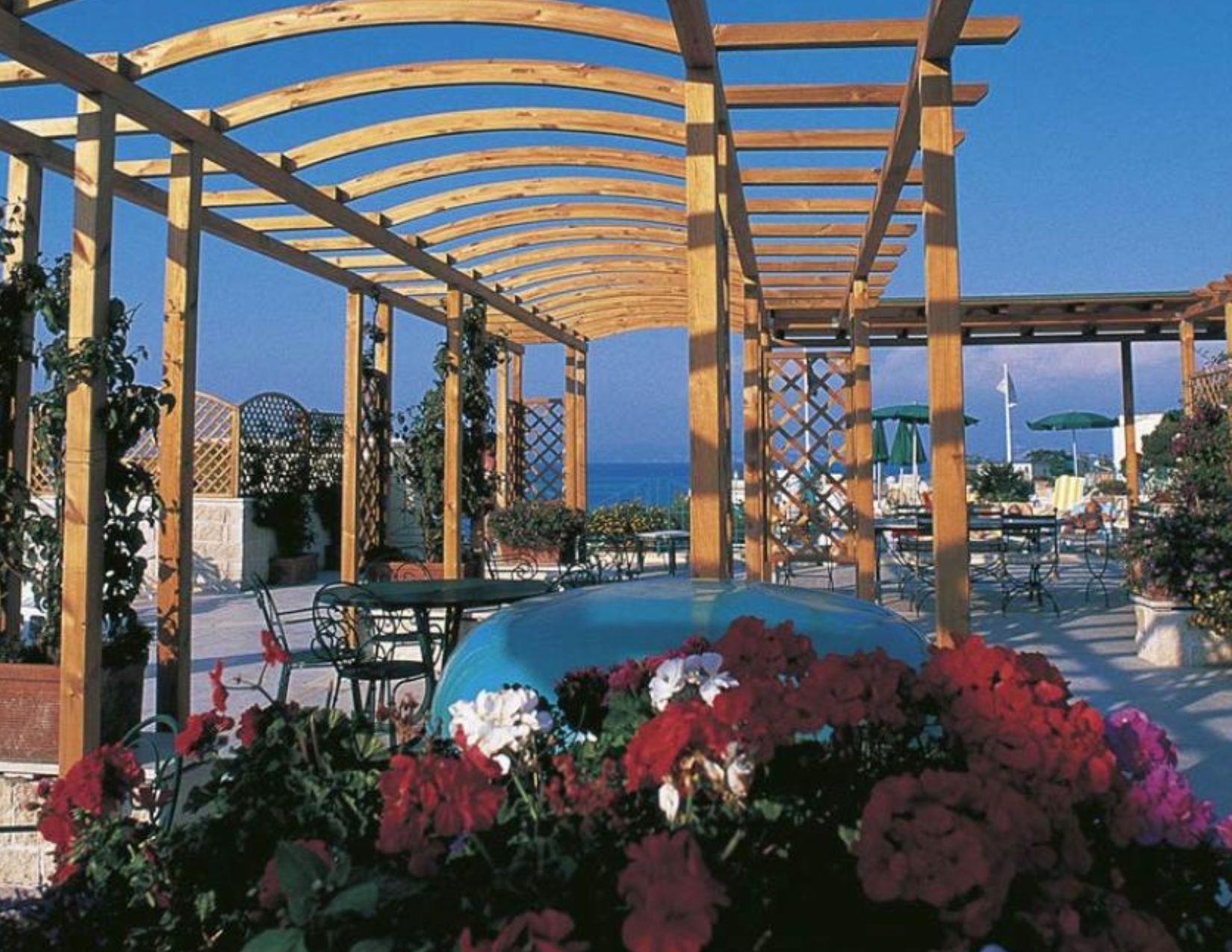 Soggiorno ad Ischia Tutto Incluso: pensione completa, servizio spiaggia e transfer da Roma 9