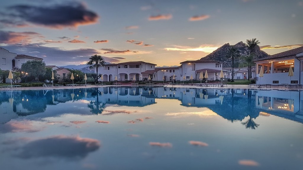 Soggiorno Mare in Sardegna: Puro Relax al Resort Torre Navarrese 2