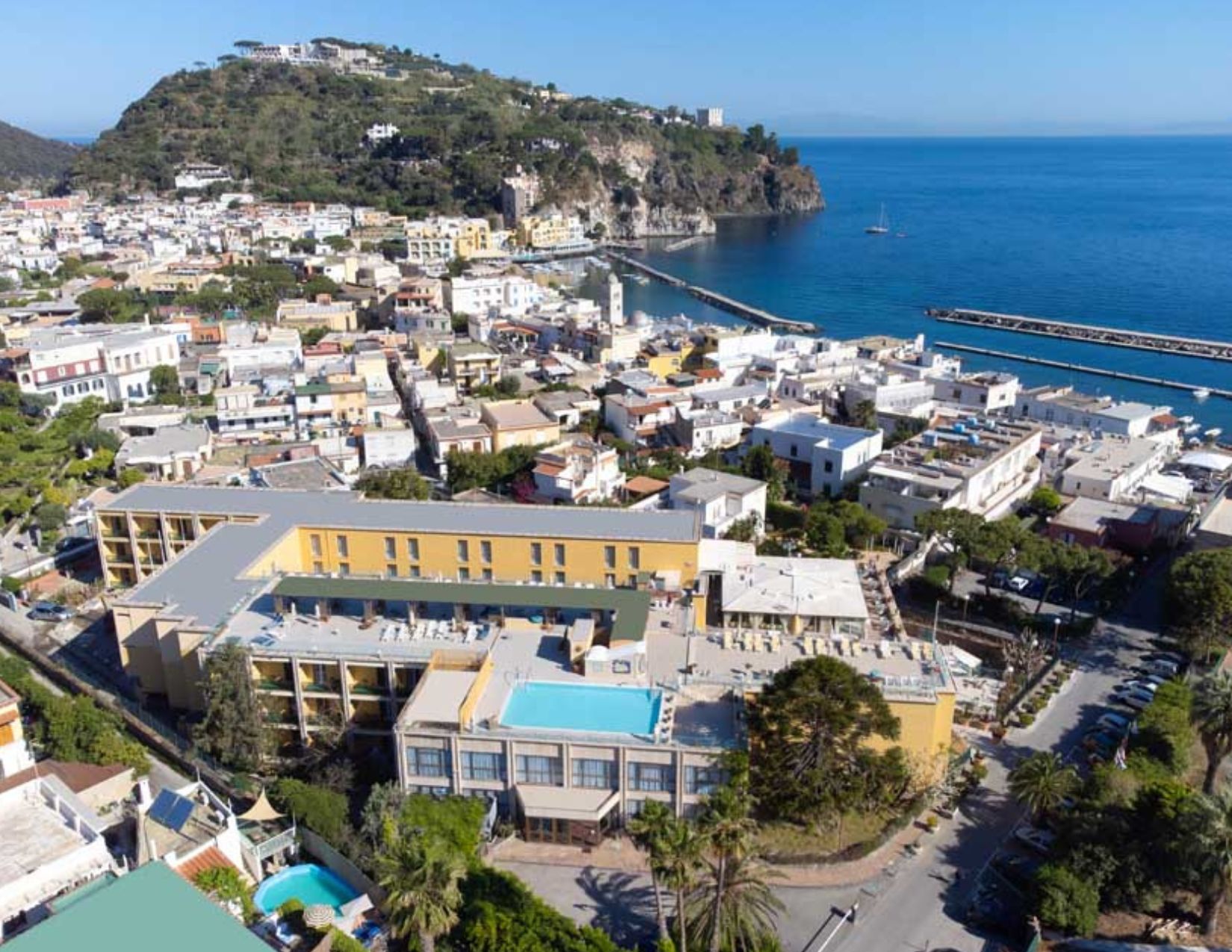 Soggiorno ad Ischia Tutto Incluso: pensione completa, servizio spiaggia e transfer da Roma 10