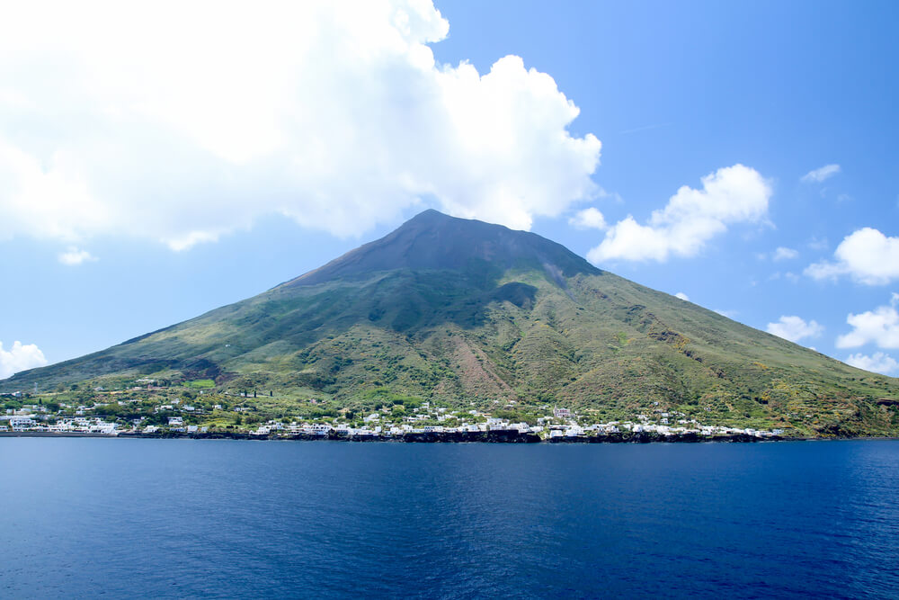 Tour delle Isole Eolie tra Mare, Natura e Relax 10