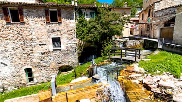 L'infiorata di Spello e i Canali di Rasiglia 11