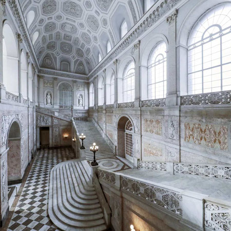 Un caffè a Napoli - Il Palazzo Reale e il cuore partenopeo